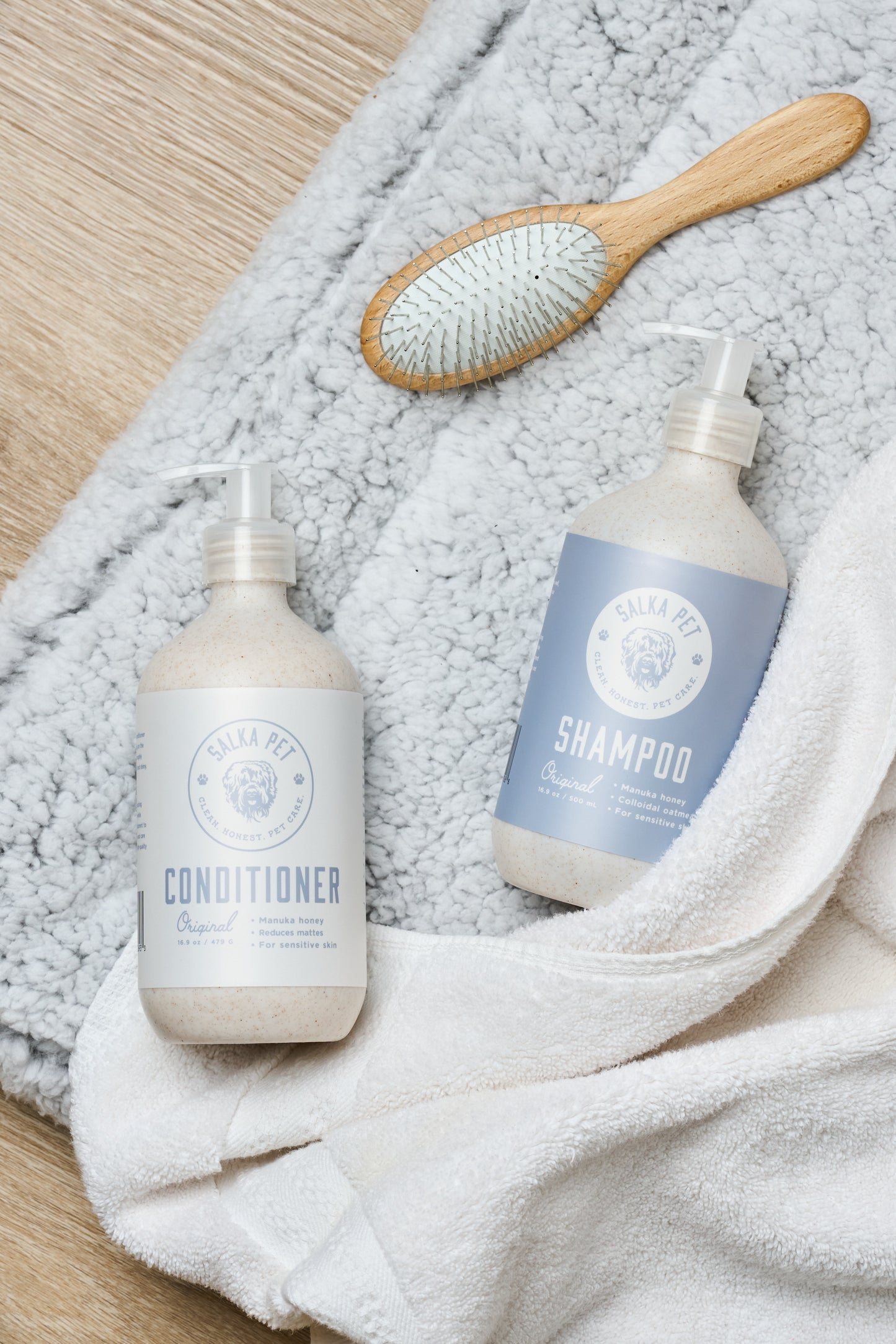 SalkaPet Moisturizing Dog Conditioner & Detangler bottle for long and curly coats (image 2)