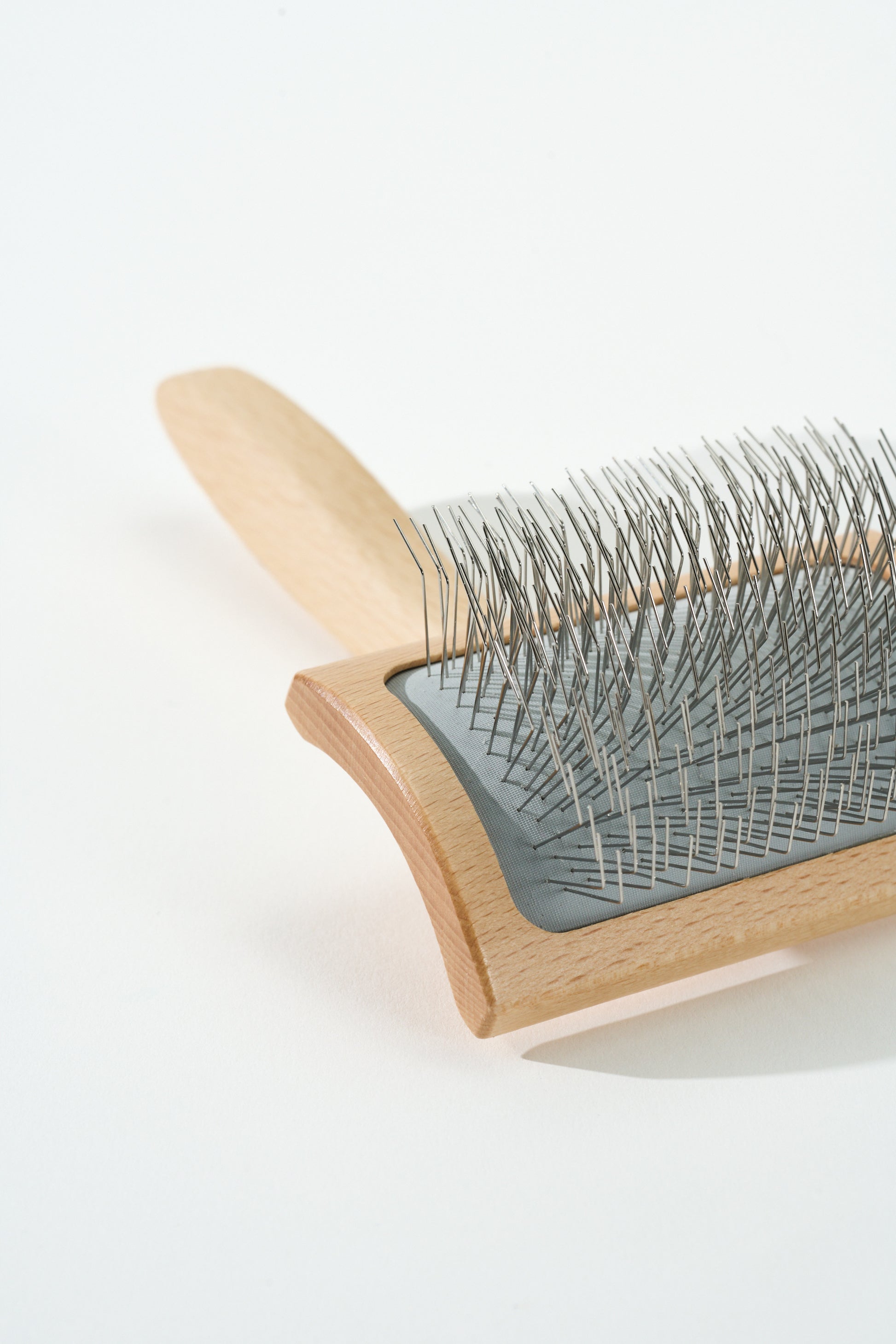 SalkaPet Slicker Brush for dogs with wood handle and fine metal pins (image 3)